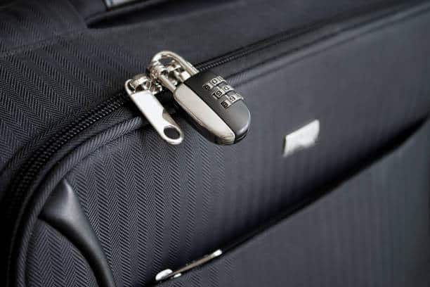 How-to-Set-the-Lock-on-a-Samsonite-Suitcase